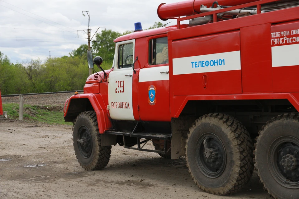Для тушения привлекали 3 автоцистерны и 12 человек