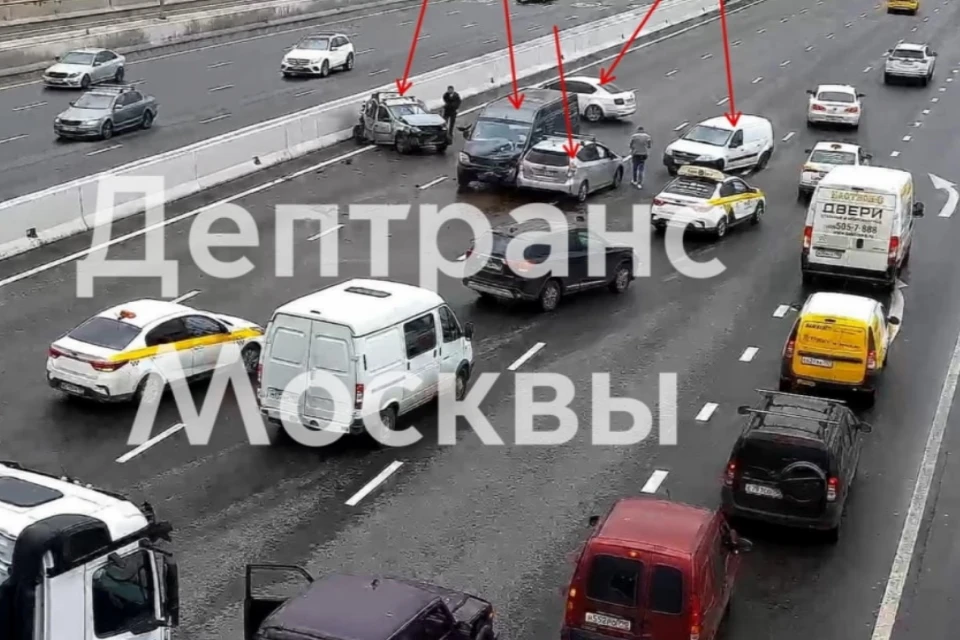 На Зеленоградской улице в Москве столкнулись пять автомобилей