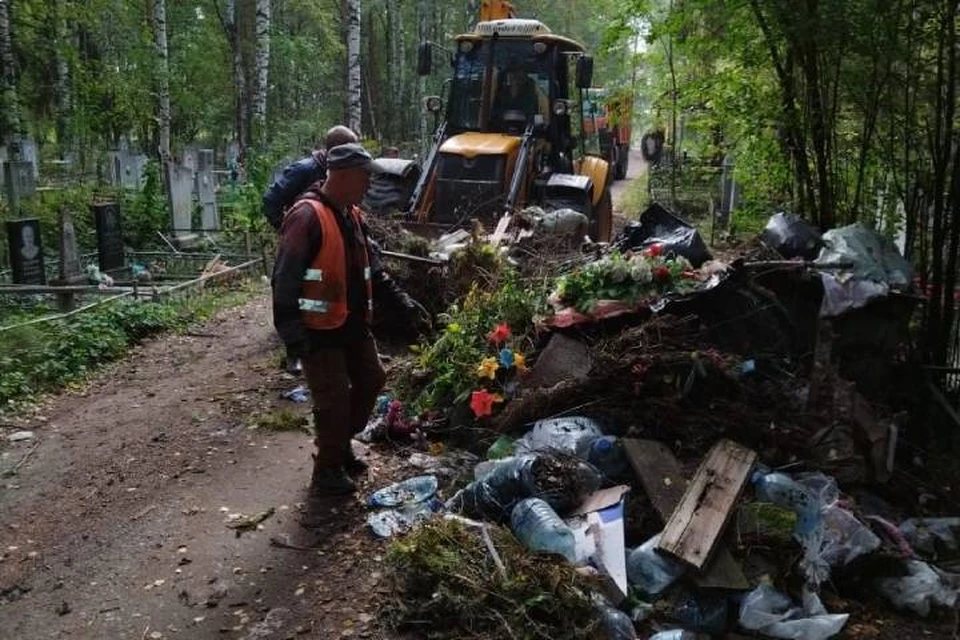 Подрядная организация уже ликвидировала несанкционированную свалку на Новомакарьевском кладбище. Фото: admkirov.ru
