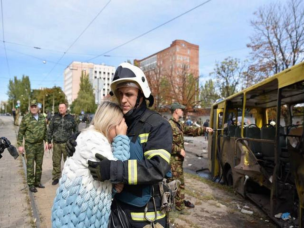 Умоляю, не приезжайте в центр!» - В Донецке люди рыдали, предупреждая  родных, чтобы не ехали в район Крытого рынка - KP.RU