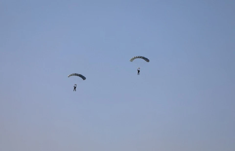 На полигоне под Волгоградом разведчики проходят воздушно-десантную подготовку