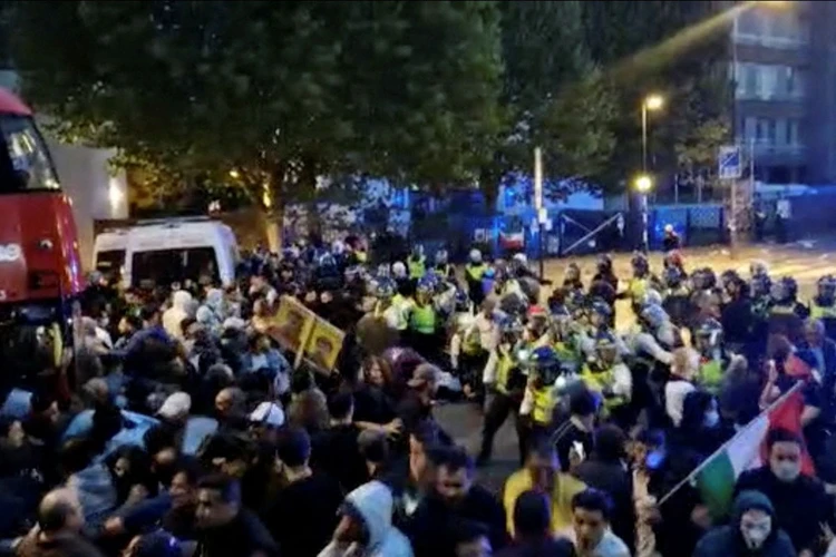 В Лондоне и Париже протестующие попытались штурмовать иранское посольство
