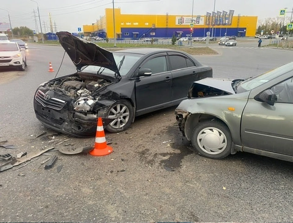 Девятилетняя девочка получила травмы в аварии с «Ладой Калиной и «Тойотой» в центре Тюмени