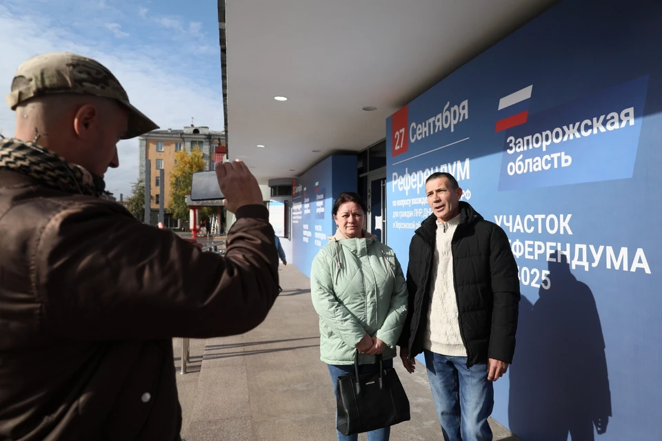 В Красноярске началось голосование о вхождении в состав России четырех областей