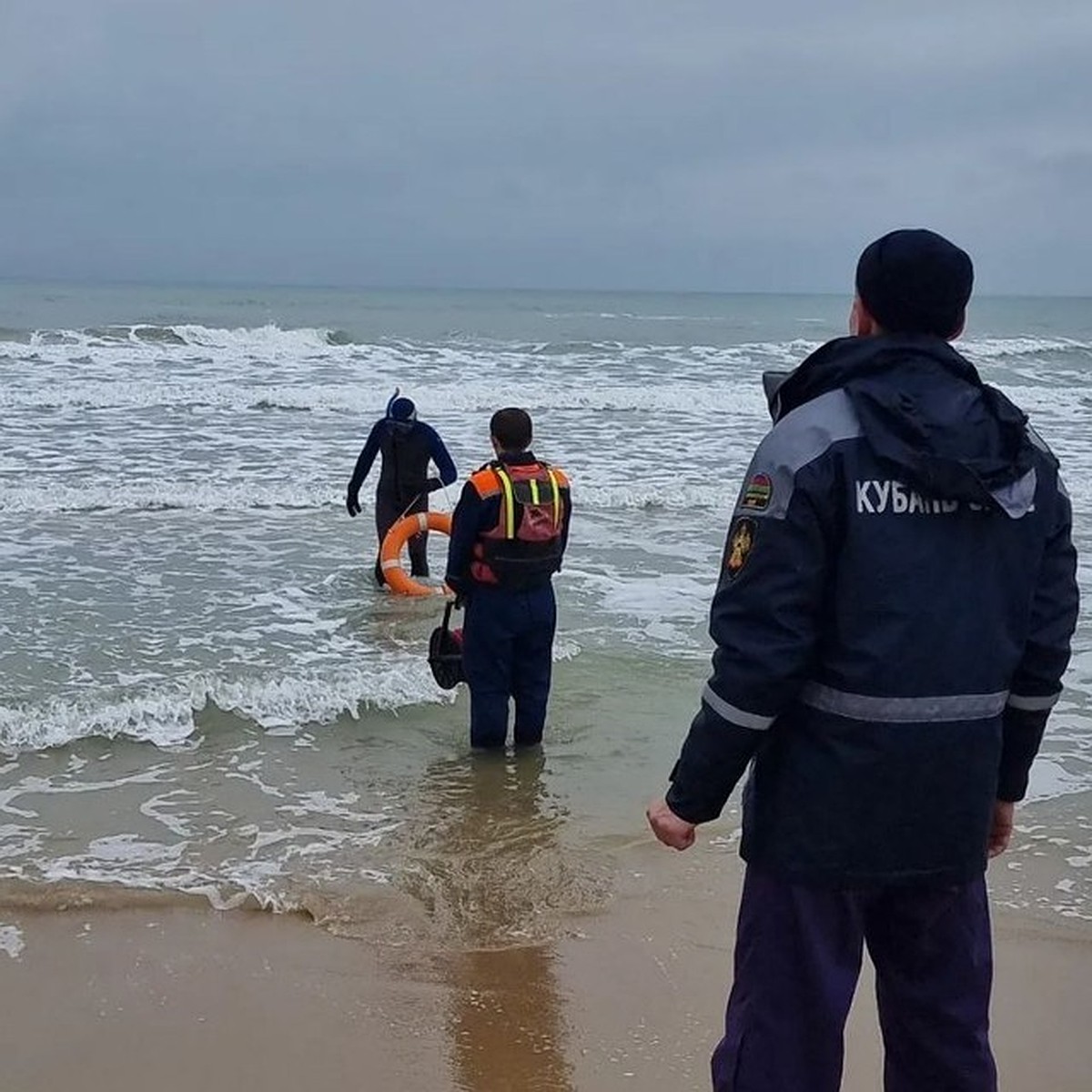 В Анапе мать, чей ребенок утонул в море во время шторма в апреле, отправят  в психиатрическую больницу - KP.RU