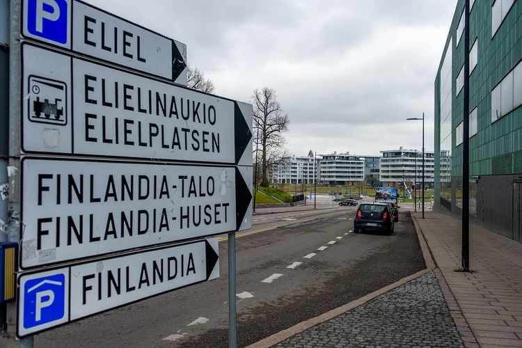 «За 35 тысяч отвезем с мигалками до Финляндии, за 120 - пропустим без визы»: Как мошенники наживаются на бегущих из страны россиянах