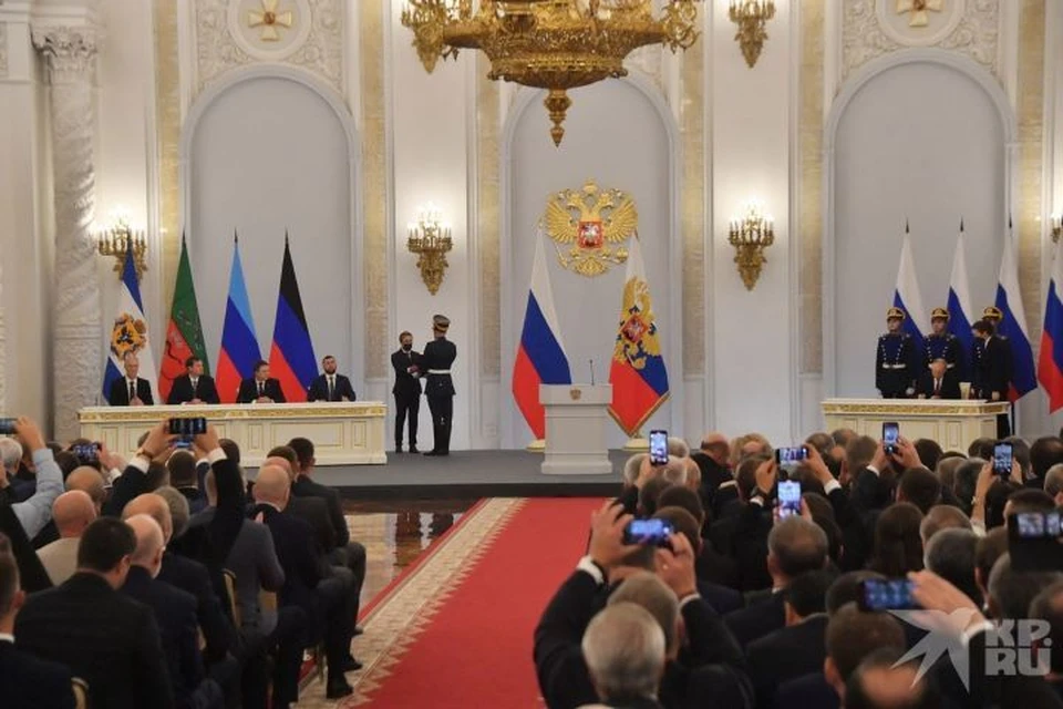Путин и главы ДНР, ЛНР, Запорожья и Херсона подписали договоры о присоединении к России