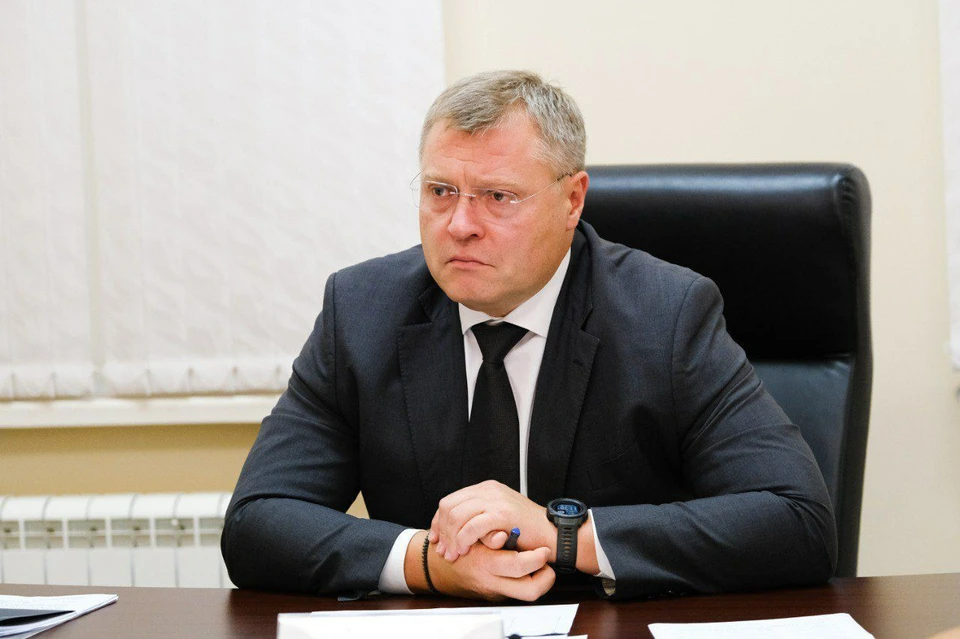 Губернатор Астраханской области Игорь Бабушкин во время приёма граждан