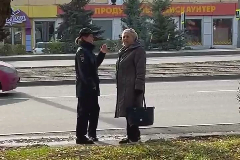 В Красноярске сотрудники ГИБДД провели эксперимент с бабушкой-пешеходом. Фото: ГИБДД