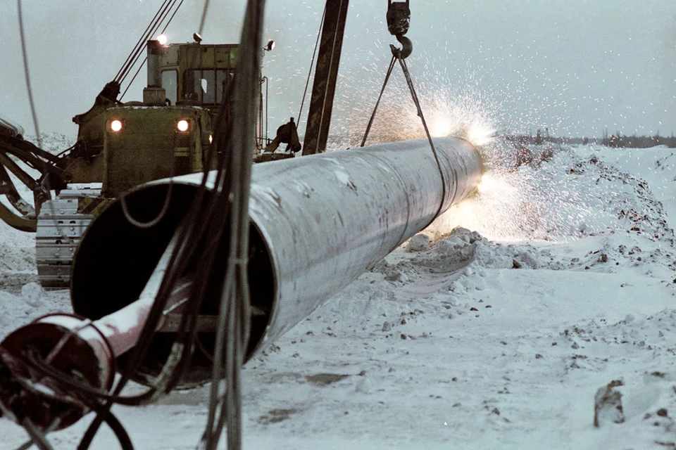 Construction of the gas pipeline Urengoy - Surgut - Chelyabinsk.  Photo: Sapozhkov I./TASS Newsreel
