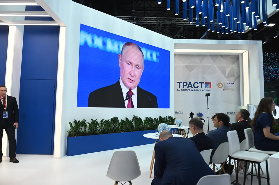 Путин посетит Петербург 7 октября.