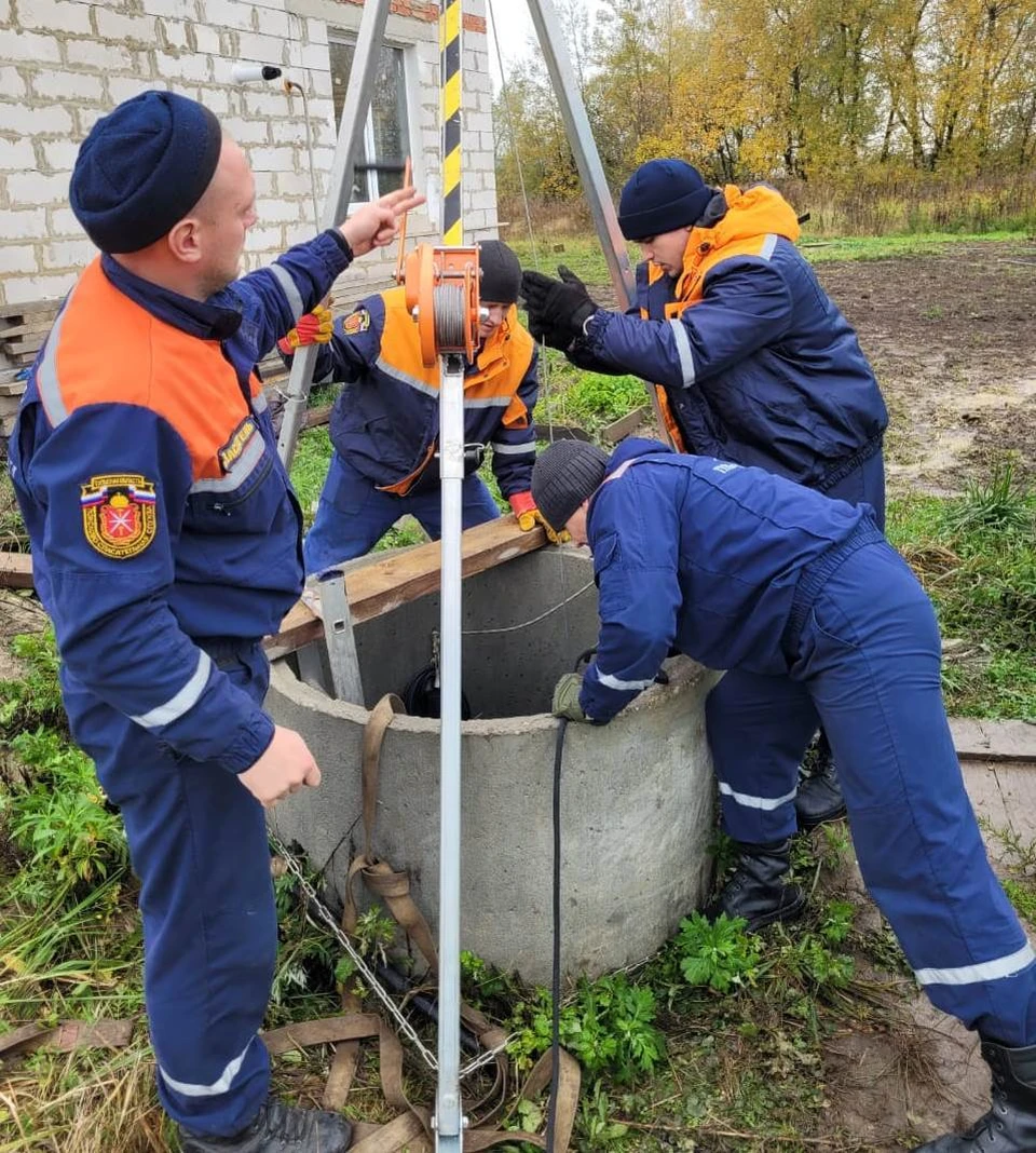 Вызволить. Спасатель. Мужчина спасатель. Операция по спасению. Раменская служба спасения.