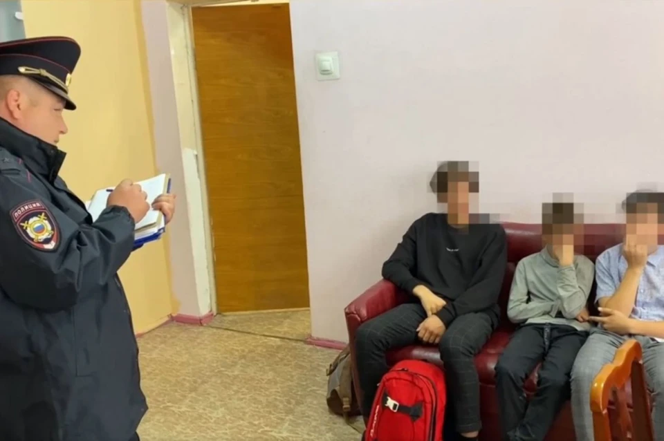 Родители вместе с детьми приглашены на заседание комиссии по делам несовершеннолетних.