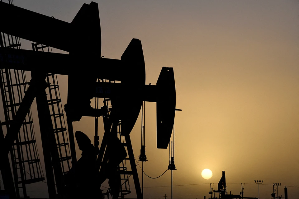 Россия добывает 10,7 млн баррелей нефти в сутки, в недружественные страны уходило больше трети