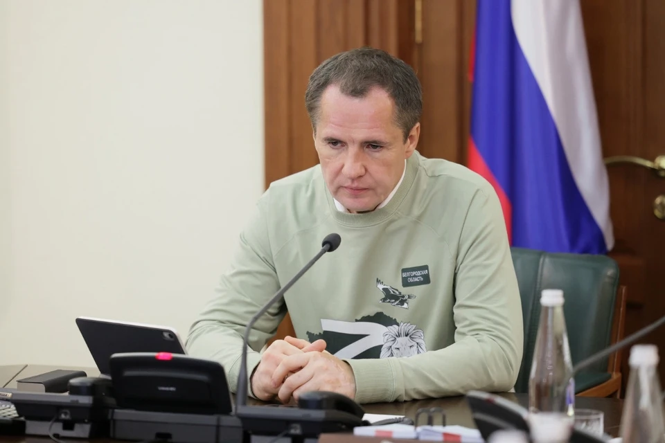 По словам главы региона, для получения выплат нужно прийти в отделение социальной защиты по месту жительства и написать заявление.