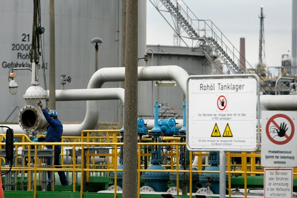 Нефтепровод "Дружба". Фото: Tobias Schwarz / Reuters