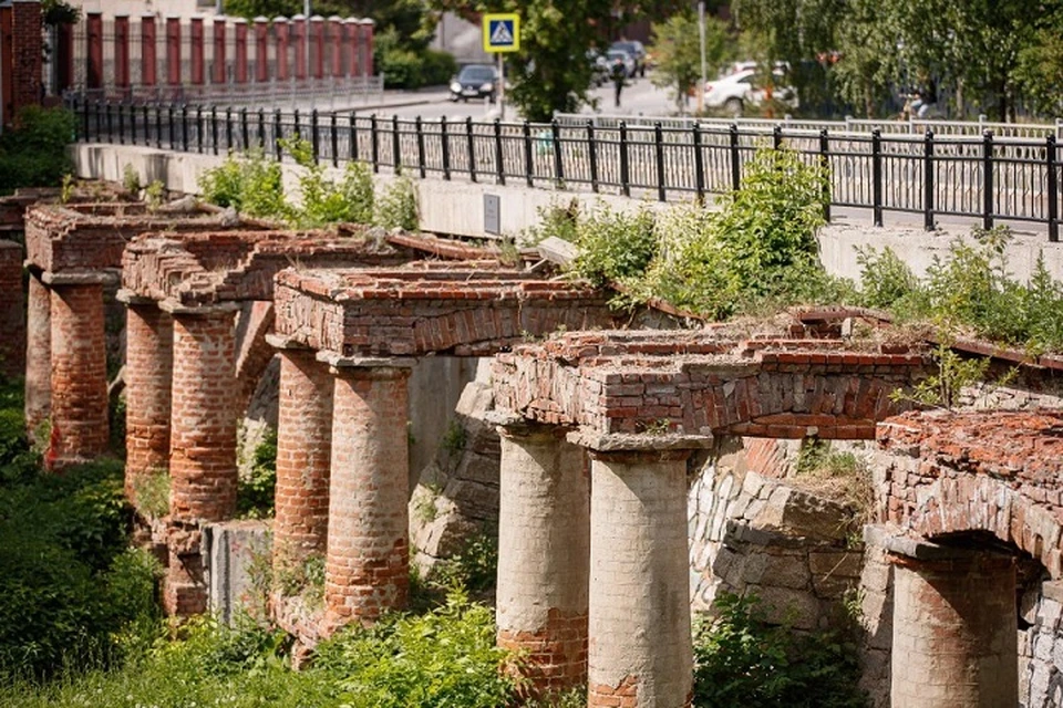Плотину возвели в 1824 году для образования Ольховского пруда. Фото: пресс-служба мэрии Екатеринбурга