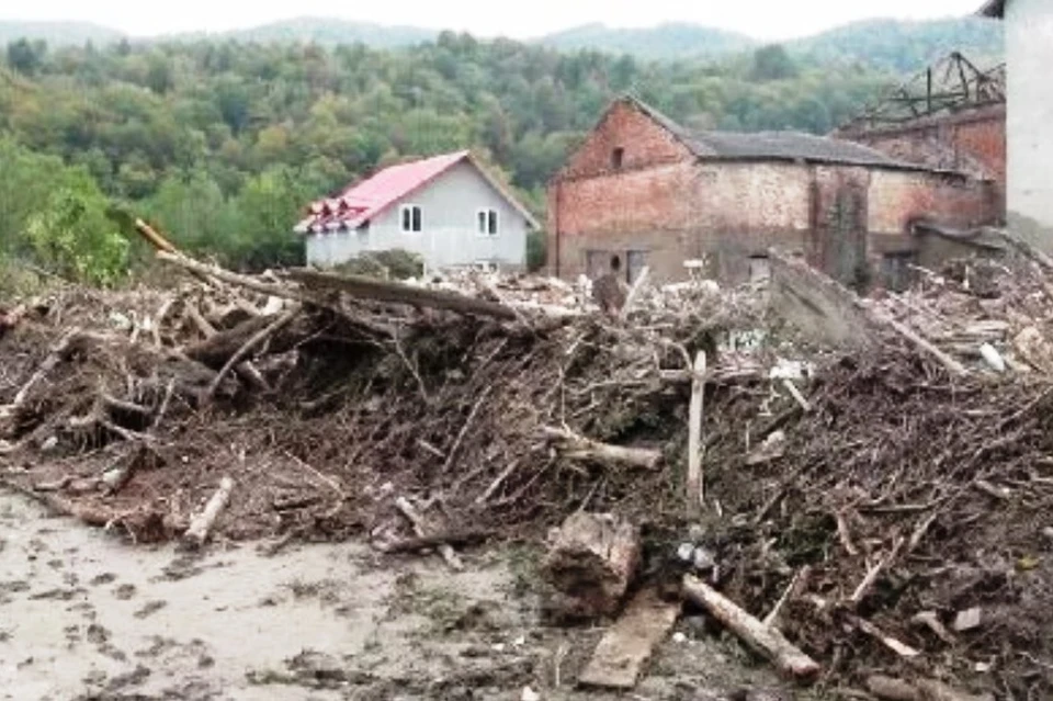 Ливни вызвали разлив горных рек и привели к подтоплению десятков населенных пунктов. Фото: пресс-службы "Кубань СПАС".