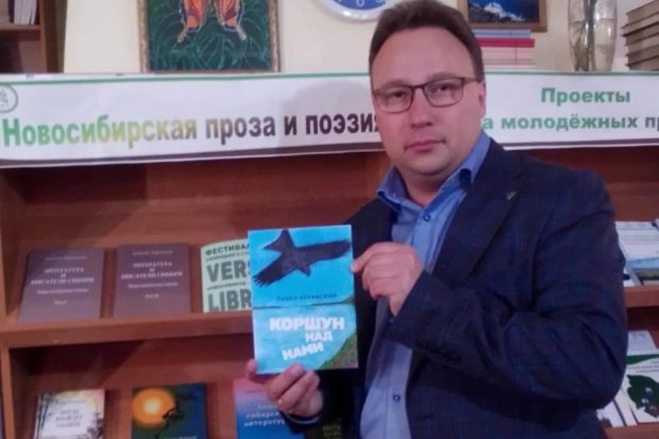 Преподаватель НГУ выпустил новый сборник стихов. Фото: Навигатор / Юрий ТАТАРЕНКО.