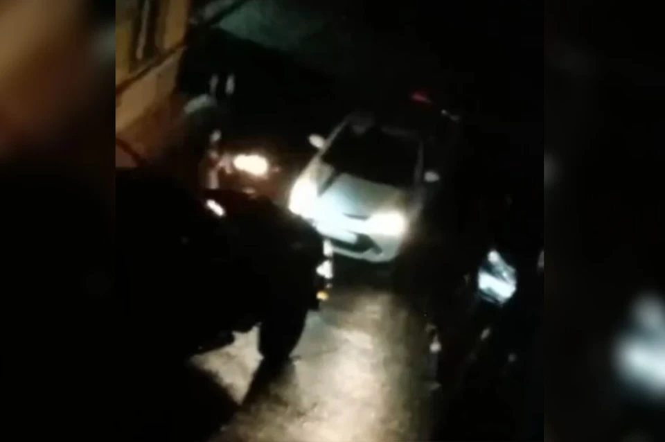 Очевидцы поделились видео в социальных сетях.