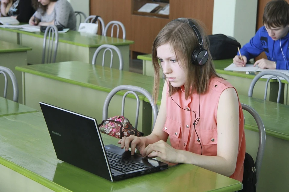 В Новосибирской области преподавателям IT-дисциплин в колледжах подняли зарплату на 15 тысяч рублей.