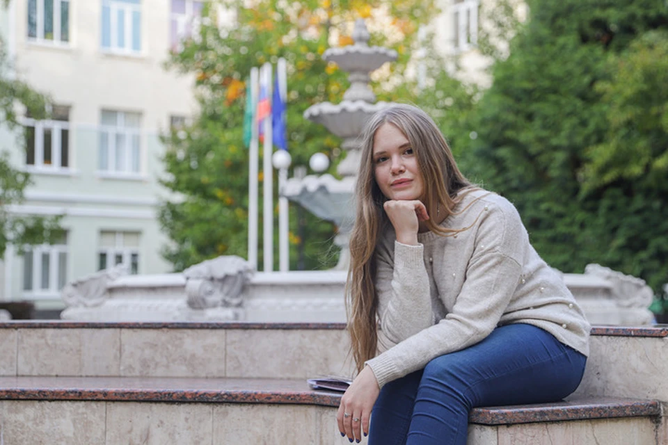 Арина Додильная вошла в пятерку победителей конкурса вопросов к Географическому диктанту. Фото: пресс-служба АГУ