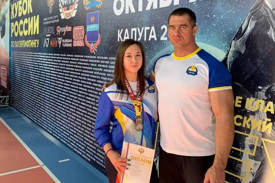 Алина стала победителем Кубка России по пауэрлифтингу, который проходил в Калуге. Фото: из личного архива Алины Тюкавкиной.