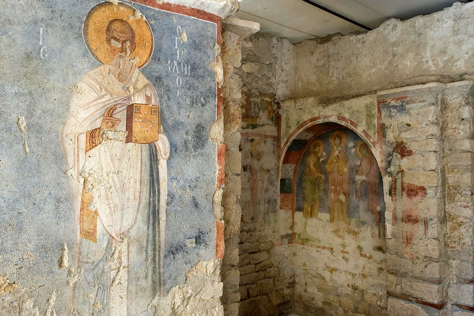 Фреска с изображением Святого Николая в древней церкви в Демре.