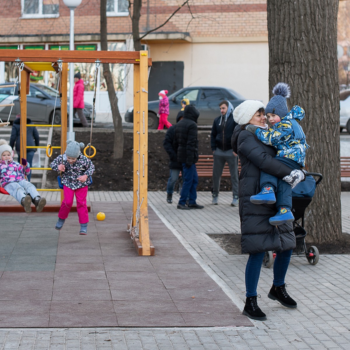 Платят не все: эксперты рассказали, кто получает квитанции ЖКУ с оплатой за детские  площадки в Самаре - KP.RU