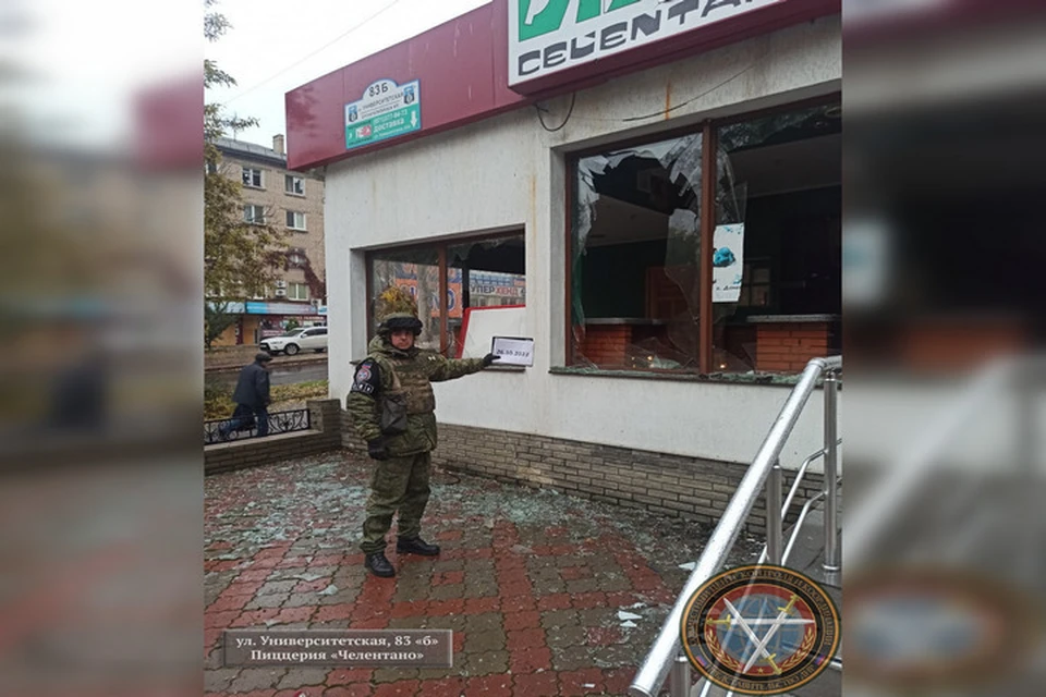 Военные осматривают последствия обстрела ВСУ. Фото: СЦКК