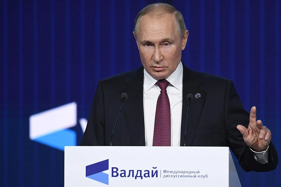Путин заявил, что Запад не вправе требовать от других поддержки "новомодных ценностей".