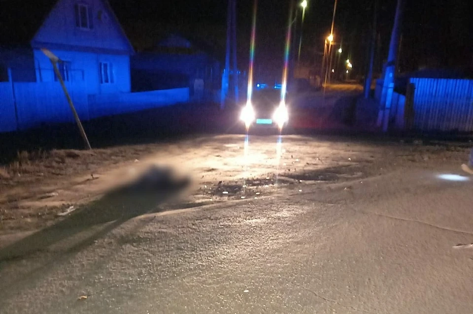Сбившего насмерть 39-летнюю женщину водителя разыскивают в Иркутской области