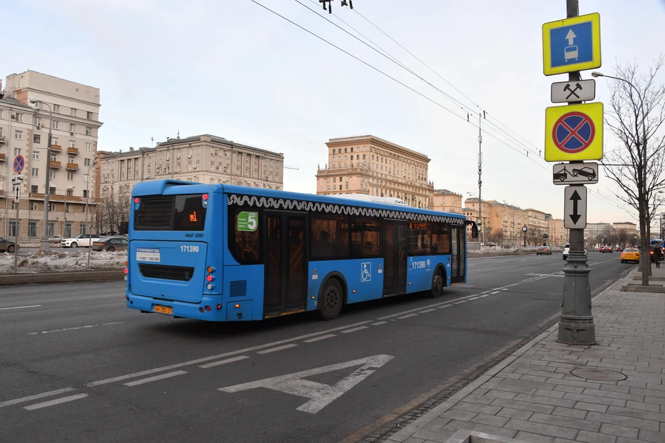 Два компенсационных автобуса запустят в Москве на время закрытия части зелёной ветки метро