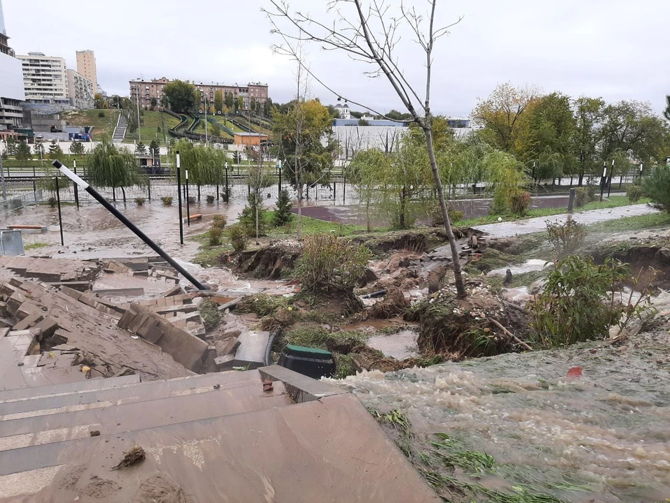 На канализационном коллекторе в Волгограде продолжаются сварочные работы, город пятые сутки без воды