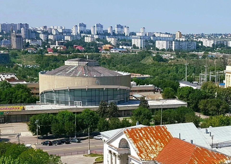 В центре Волгограда в цирке загорелась конюшня