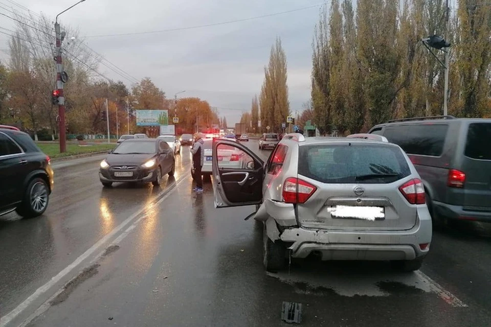 Полицейские устанавливают все обстоятельства произошедшего. Фото: отдел пропаганды УГИБДД по РО