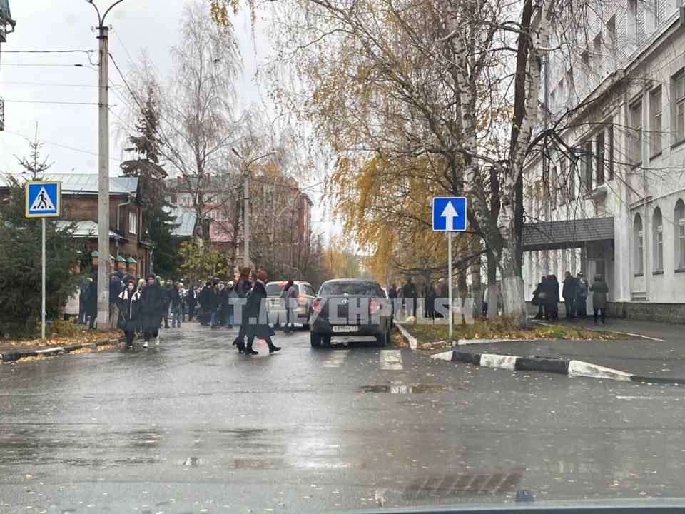 В Ульяновске 10 ноября эвакуировали 2 тысячи человек из учебных корпусов и общежития УлГПУ