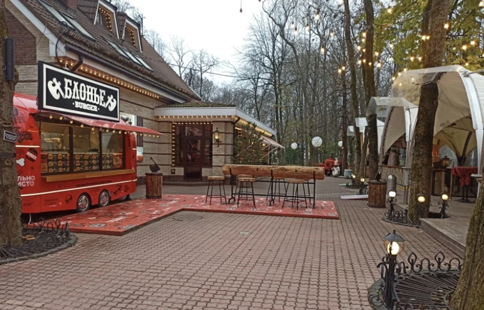 В мэрии Смоленска опровергли информацию о расширении территории кафе «Русский Двор» на Блонье. Фото: пресс-служба администрации города.