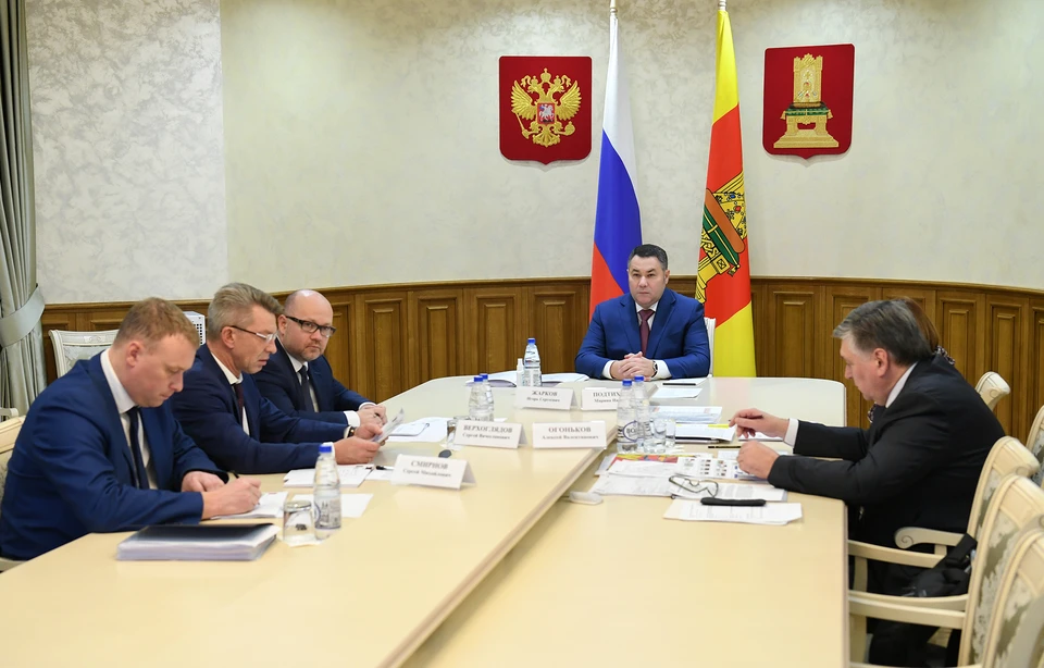 На совещании у губернатора.