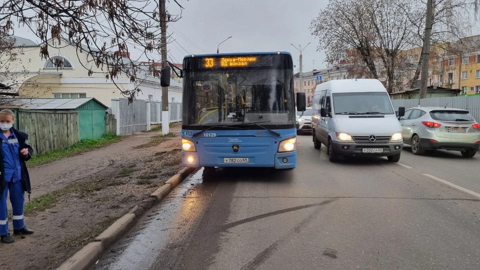 Место аварии с рейсовым автобусом в Твери. Фото: ГИБДД по Тверской области