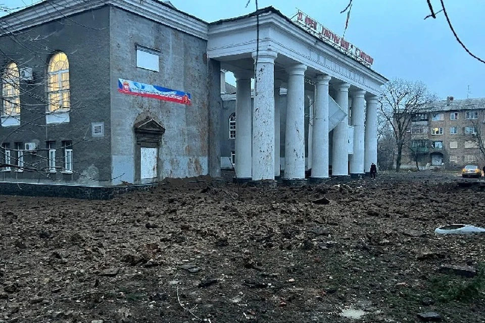 Обстрелами ВФУ поврежден Дворец культуры шахтостроителей. Фото: t.me/shevchenko_yas