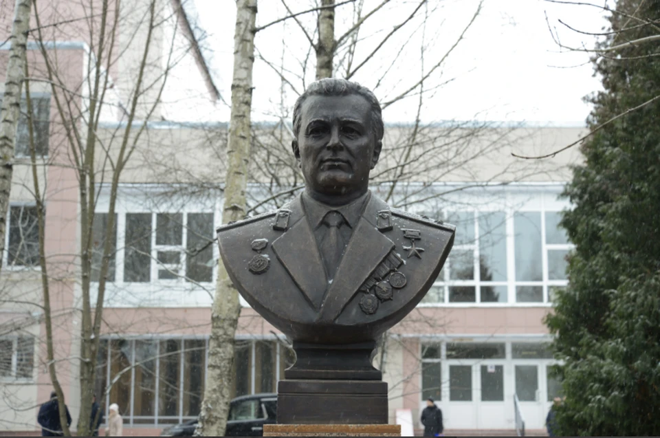 Открытие бюста героя СССР Григория Бояринова состоялось в Смоленске. Фото: пресс-служба администрации области.