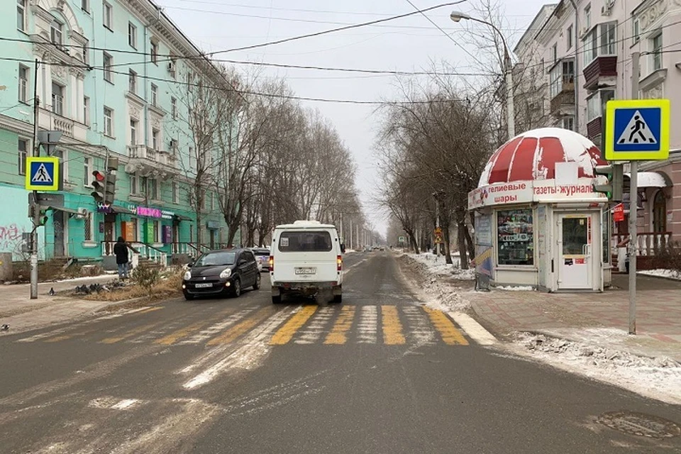 Бежал не на тот свет: мальчик попал под колеса авто, перебегая дорогу в Комсомольске. ОГИБДД Комсомольска-на-Амуре.