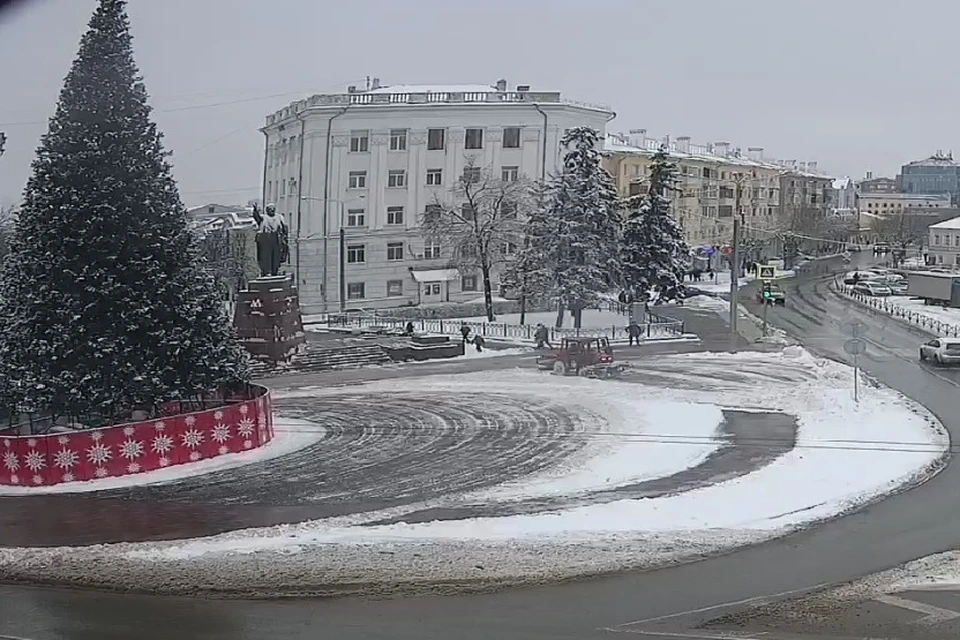 В Рязани завершили монтаж главной новогодней ели на площади Ленина