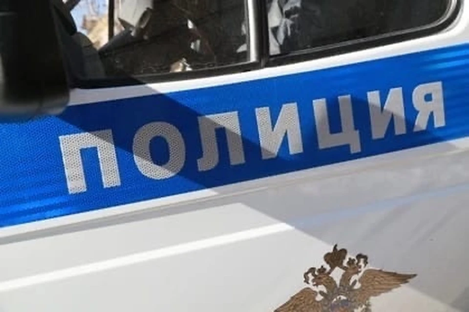 На месте работала полиция