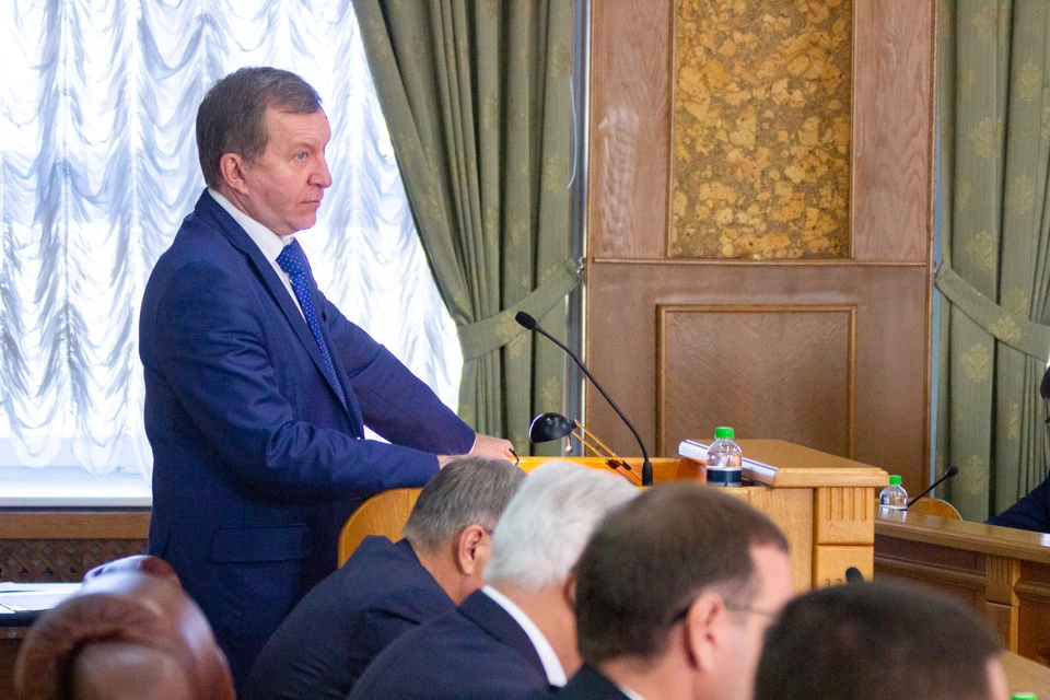 В заксобрании началось принятия областного бюджета, документ представил министр финансов Андрей Пшницын. Фото: zs74.ru