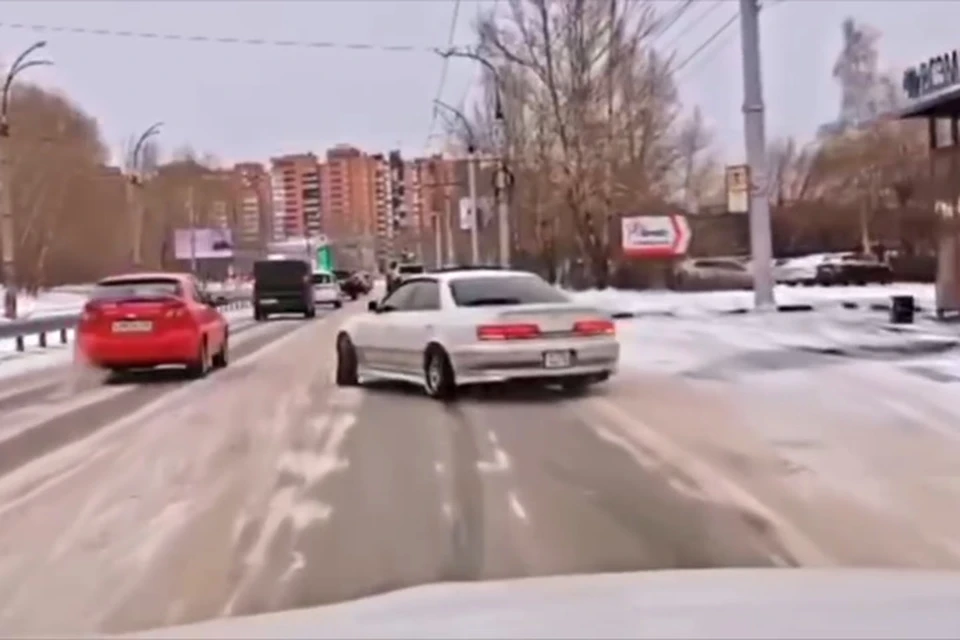 На автомобилиста составили 4 протокола