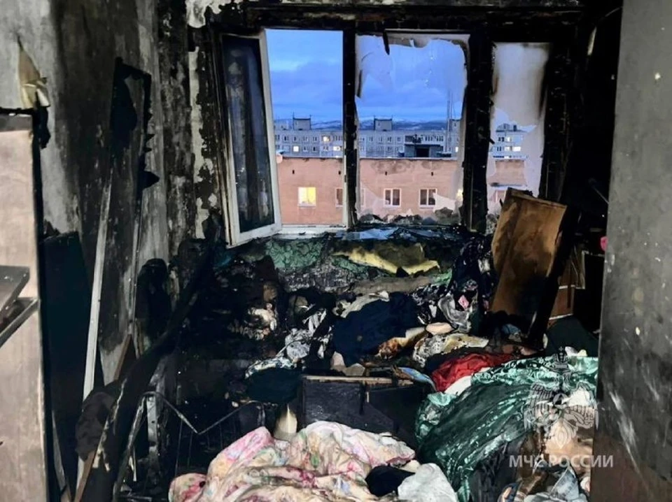 Вся квартира оказалась закопчена. Фото: МЧС по Мурманской области