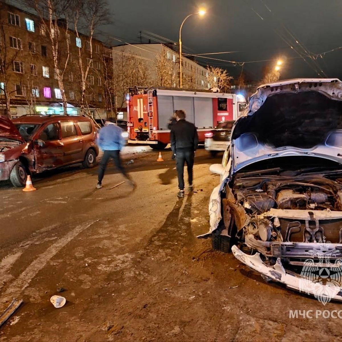 В Мурманске на Полярных Зорях столкнулись две машины - KP.RU