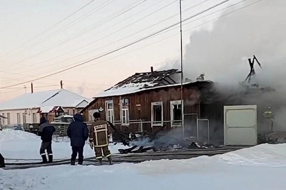 Общая площадь пожара составила 130 квадратных метров. Фото: паблик Вконтакте «Инцидент. Каменск-Уральский»